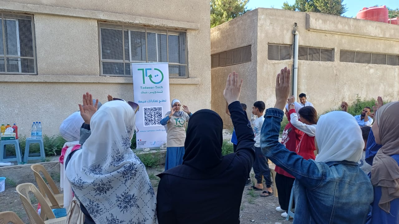 نشاط توعوي مع طلاب مدرسة ثانوية قرب بيت سوى